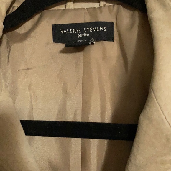 Women’s Leather Jacket - Picture 2 of 5